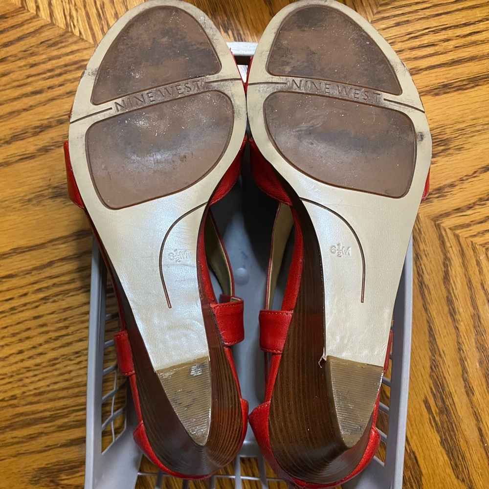 Nine West 6.5 / 6 1/2 Wedge Red Sandal Open Toe - Picture 4 of 7